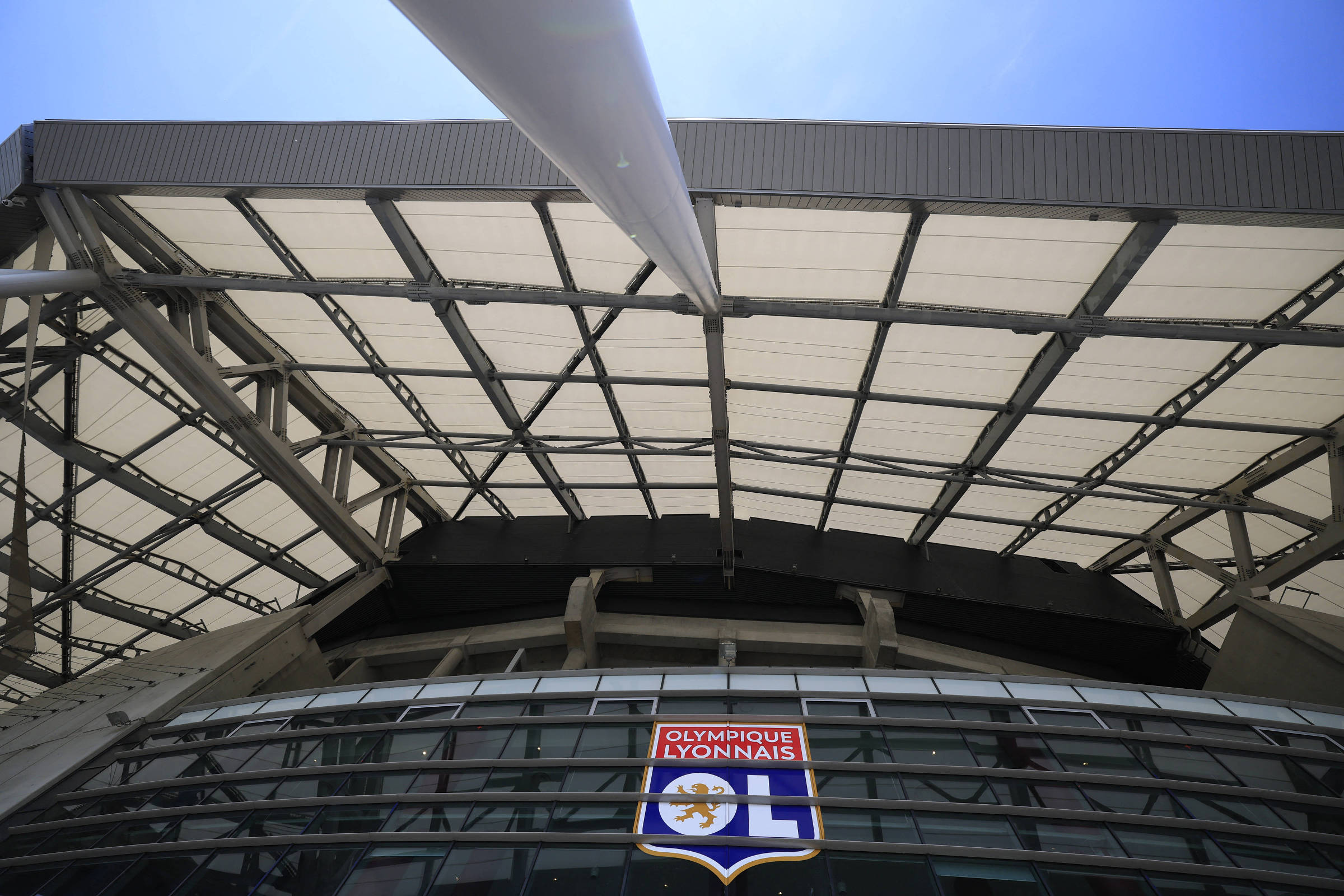 Lyon, clube de John Textor na França, é rebaixado por dívidas