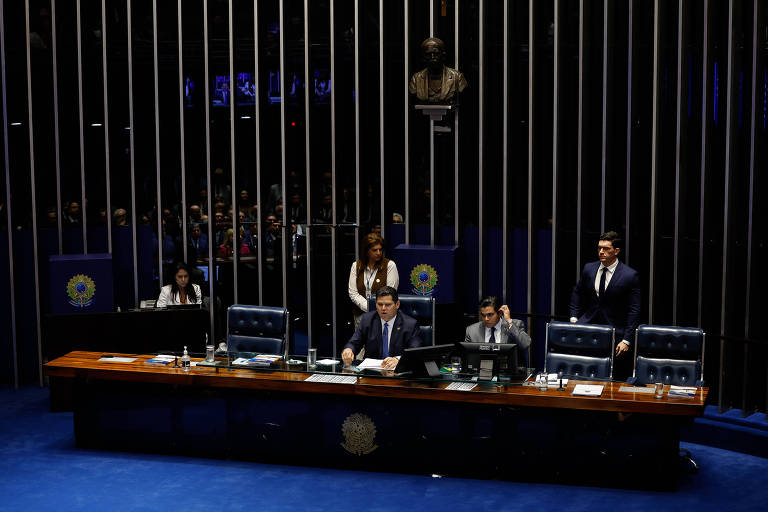 Alcolumbre busca apoio a projeto que aumenta número de deputados, mas Senado se divide