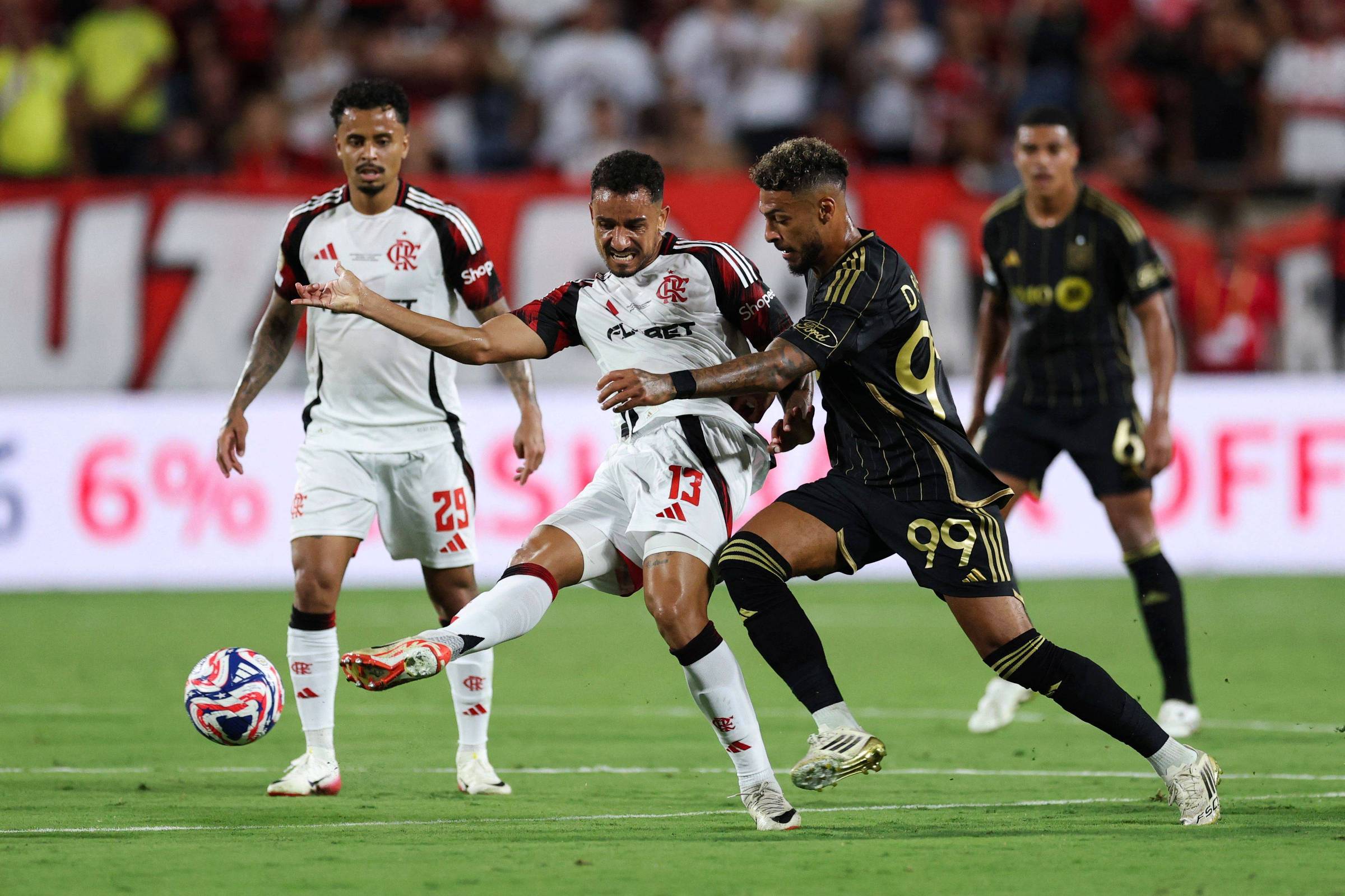 Flamengo poupa titulares de olho no Bayern e encerra 1ª fase com empate