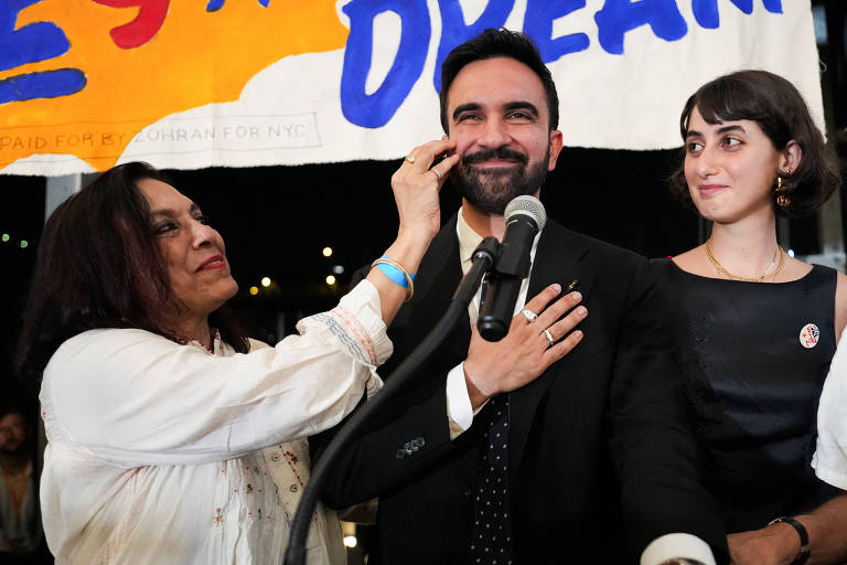Jovem socialista vence ex-governador Cuomo nas primárias democratas para Prefeitura de Nova York