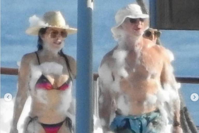 Jeff Bezos e Lauren Sánchez dão festa de espuma em iate avaliado em R$ 2,7 bilhões