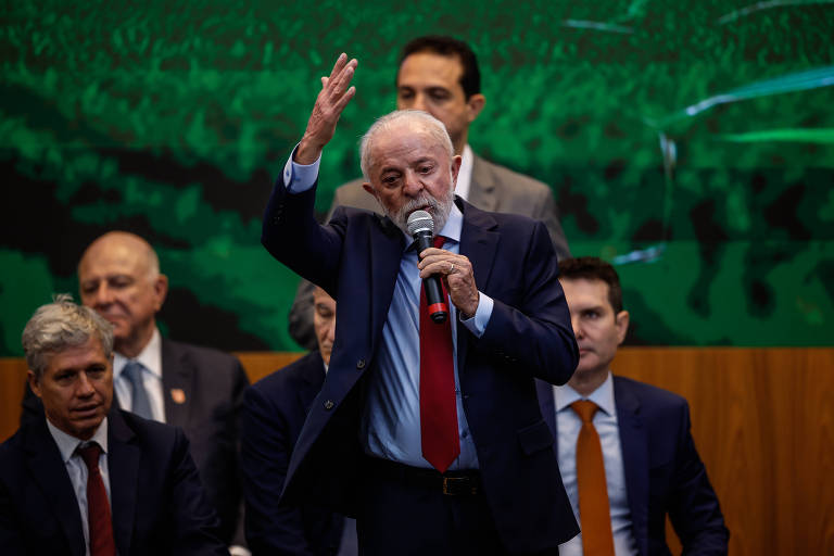 Lula diz que Trump deveria ser menos internet e mais chefe de Estado; veja vídeo