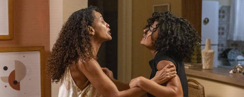 Raquel (Taís Araujo) está revoltada com Maria de Fátima (Bella Campos) por ter roubado os documentos de Sarita a pedido de Marco Aurélio.