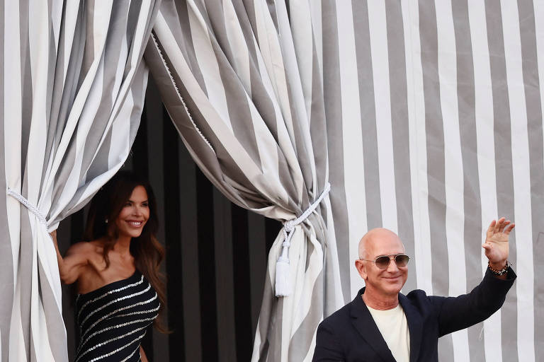Jeff Bezos e Lauren Sánchez chegam a Veneza para maratona de festas de casamento