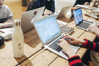 Aspiring contributors gathered at Columbia College Chicago to learn how to write and edit articles on Wikipedia.