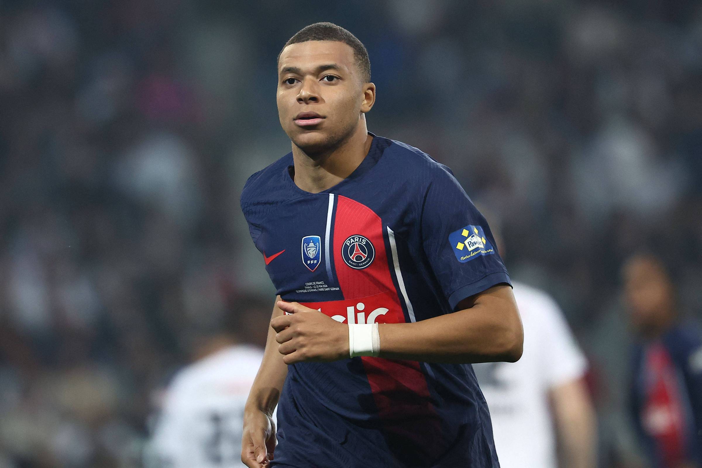 Mbappé acusa PSG de assédio moral por ter sido afastado do elenco