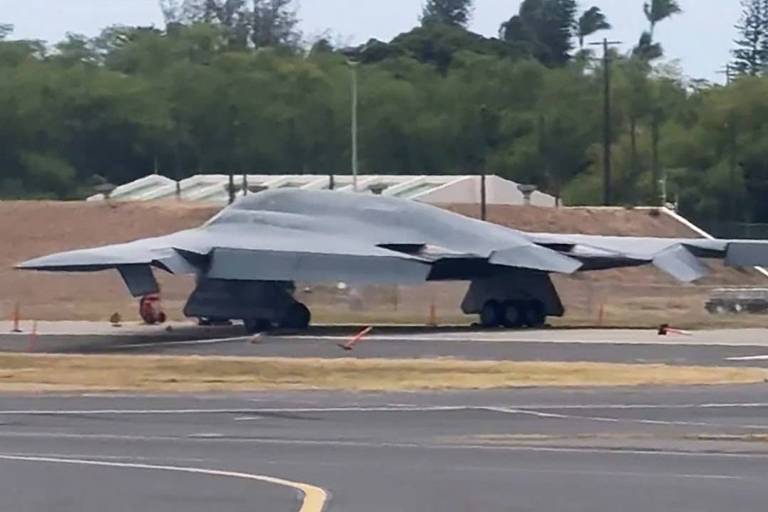Bombardeiro usado como isca no ataque ao Irã fica preso no Havaí