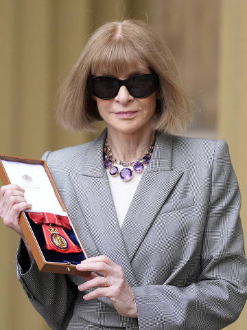Dame Anna Wintour, Editor in Chief, Vogue, Global Editorial Director, Vogue and Chief Content Officer, Conde Nast, poses for a photo after being made a Companion of Honour at an Investiture ceremony at Buckingham Palace, central London, Britain February 4, 2025.  Andrew Matthews/Pool via REUTERS     TPX IMAGES OF THE DAY ORG XMIT: POOL