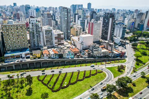 https://f.i.uol.com.br/fotografia/2025/06/26/1750969299685dabd3f342d_1750969299_3x2_th.jpg