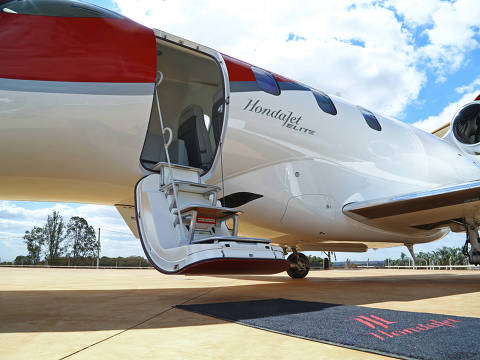 O jato leve HondaJet Elite S, fabricado pela Honda Aircraft Company, custa US$ 5,9 milhões (R$ 33,6 milhões)