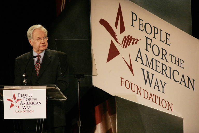 Morre Bill Moyers, celebrado jornalista nos EUA, aos 91 anos