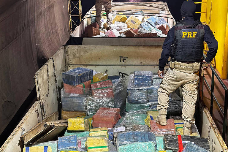 Polícia Rodoviária Federal apreende 17 toneladas de maconha escondidas em carga de milho