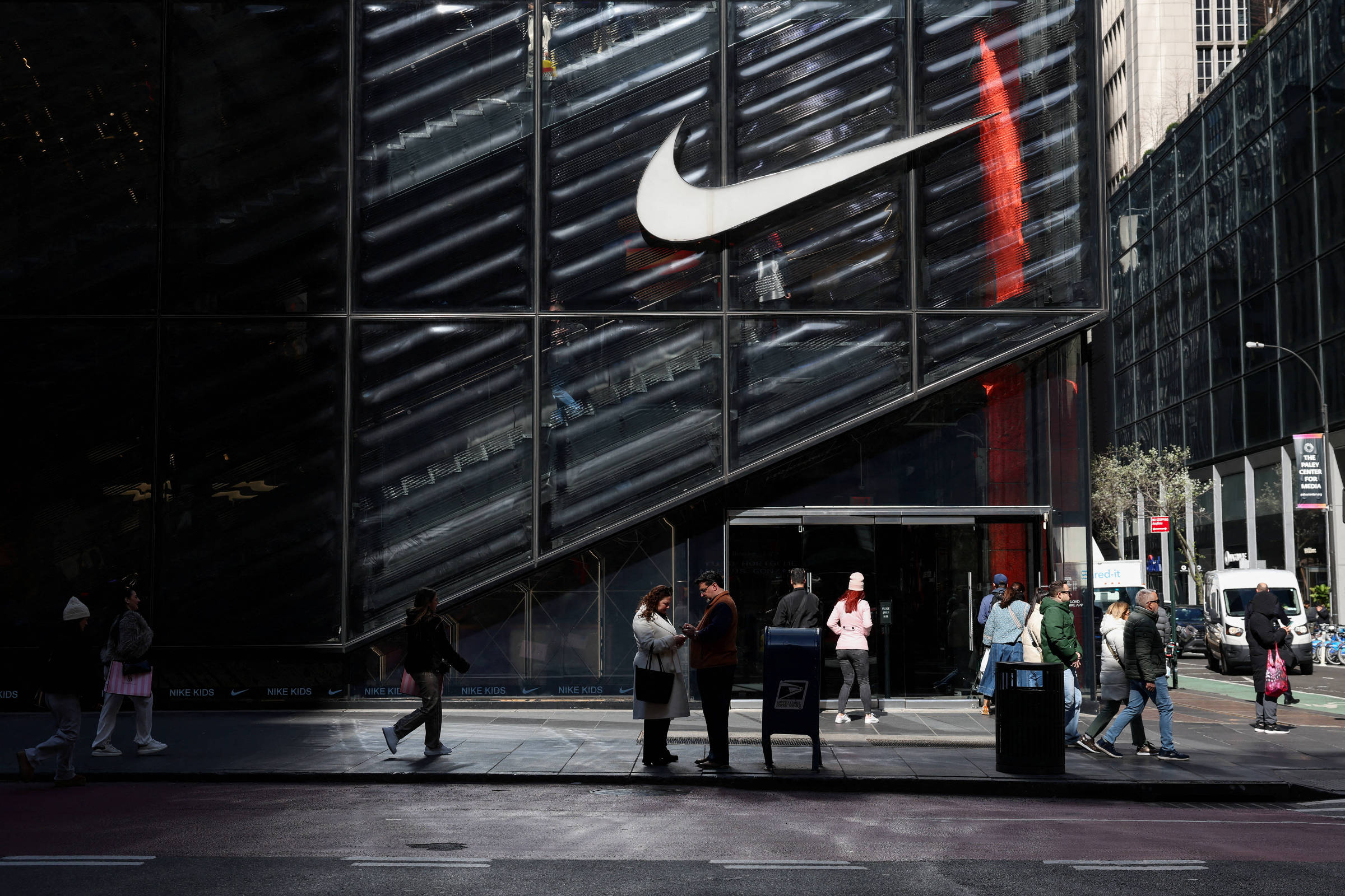 Recuperação da Nike ganha força, mas CEO alerta que ainda há muito trabalho pela frente