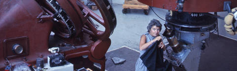 Vera Rubin no Observatório Lowell em Flagstaff, Arizona, Estados Unidos, em 1965