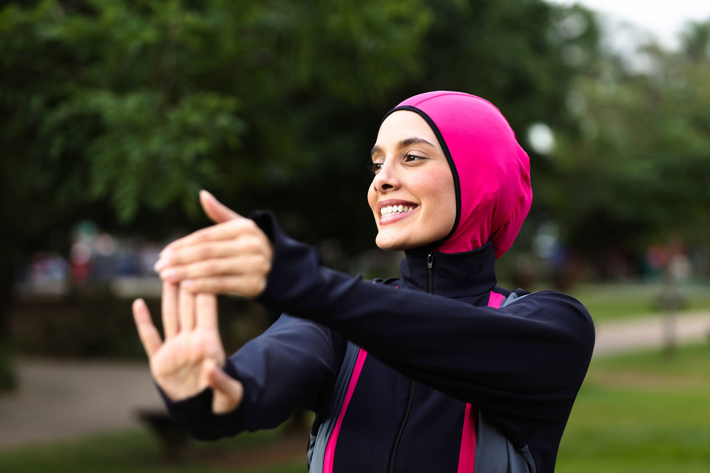 Mulheres muçulmanas criam alternativas a roupas justas e curtas da moda fitness tradicional