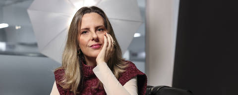 SAO PAULO, SP, 26.05.2025: CASAFOLHA - Na foto, a escritora e colunista da Folha Tati Bernardi no estúdio da TV Folha durante gravação para a CasaFolha. (Foto: Julia Maria Porfirio/Folhapress) **EXCLUSIVO FOLHA**