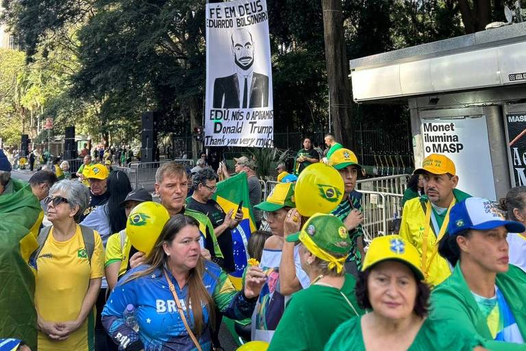 Bolsonaristas se reúnem na Paulista em ato promovido pelo ex-presidente para pressionar STF