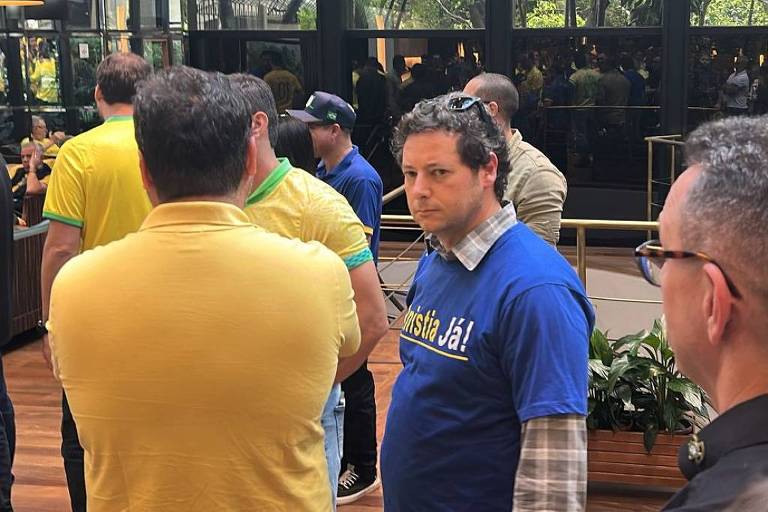 Eduardo Bolsonaro dá indireta a Michelle e a Valdemar ao defender Wajngarten