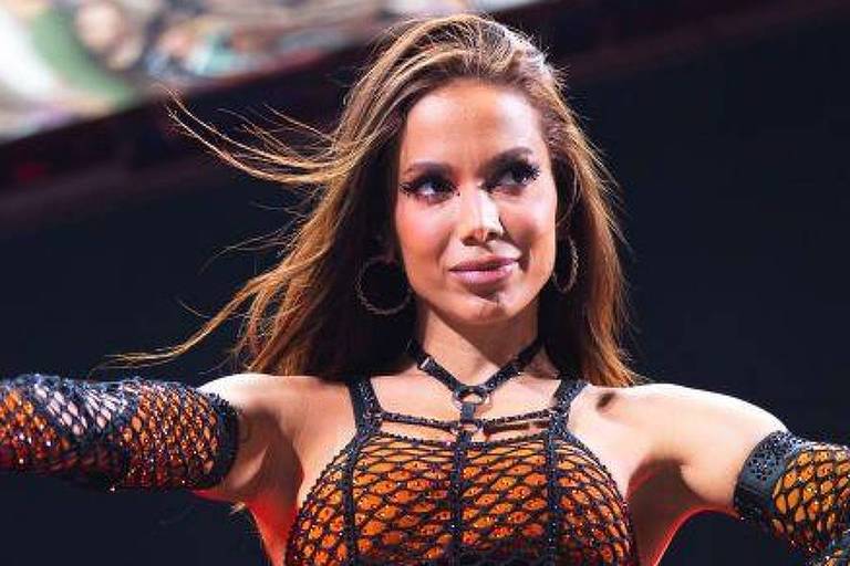 Anitta volta a aparecer na internet após sumiço por infecção bacteriana; veja