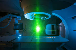 Caderno Especial sobre Cancer.  Equipamento de ultima geracao de radioterapia ( o Varian TrueBeam 2.5 STX) para pacientes em tratamento oncologico no Hospital Sirio-Libanes .