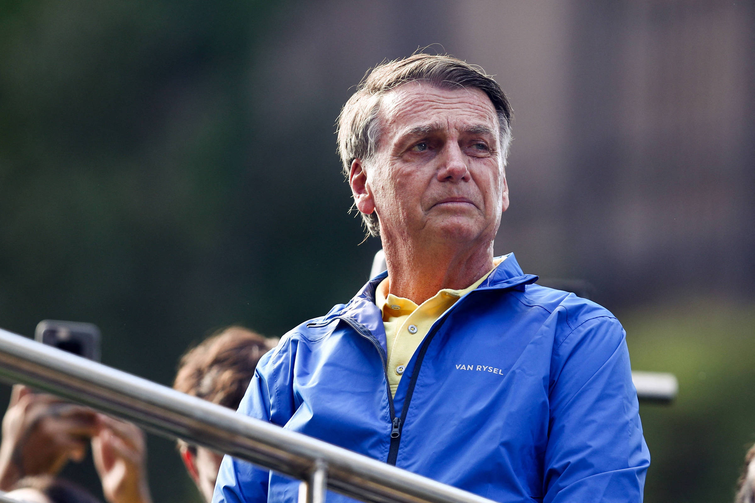 Bolsonaro ensaia recuo após declarar intenção de mandar mais que próximo presidente
