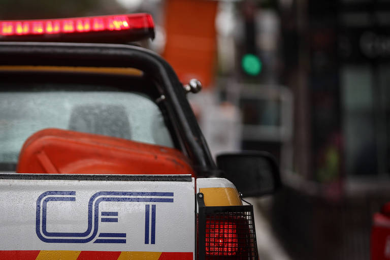 Funcionário da CET em serviço é preso por embriaguez ao volante após bater viatura
