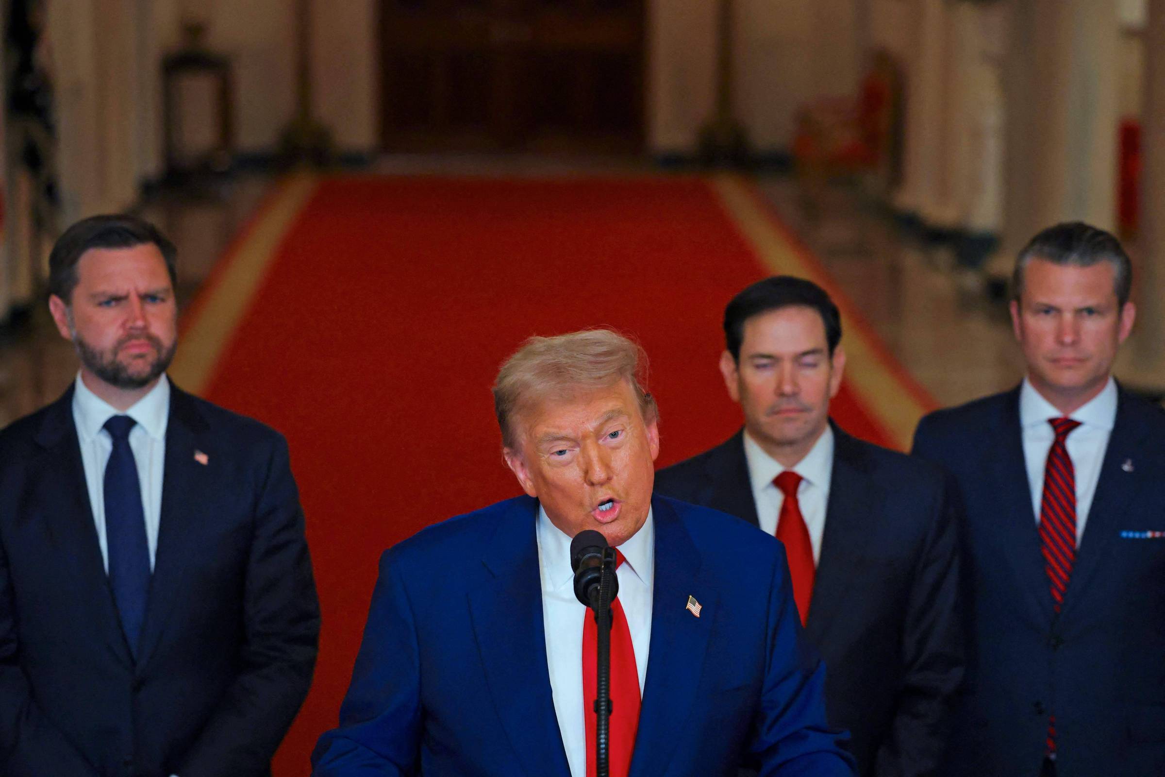 Irã acusa Trump de fazer jogo psicológico e midiático com vaivém de sanções