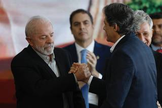 Lula e ministros em cerimônia do Plano Safra no Palácio do Planalto