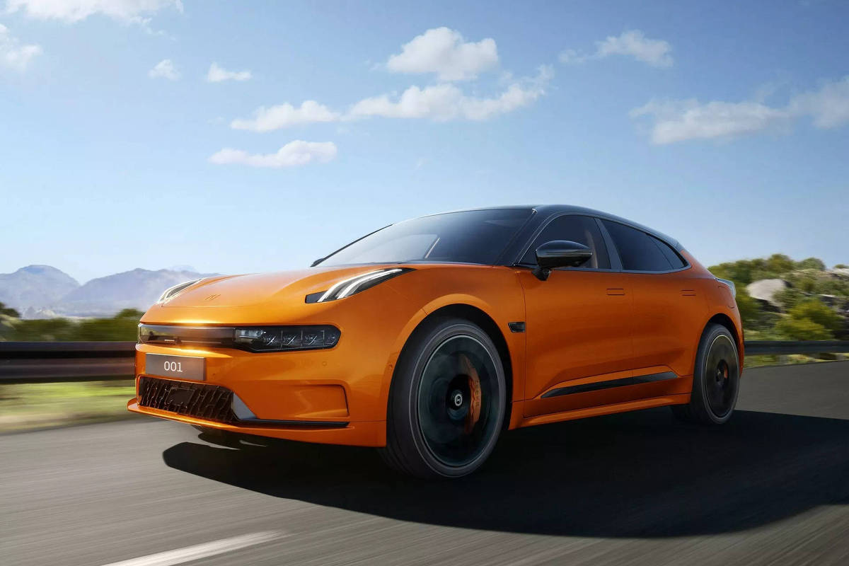 Peruas elétricas Zeekr 001 e Porsche Taycan Cross concorrem em segmento restrito; veja teste