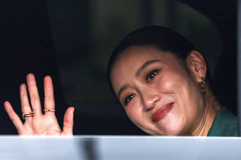 Thailand's Prime Minister Paetongtarn Shinawatra gestures, after Thailand's Constitutional Court suspended her from duty pending a case seeking her dismissal, at the Government House in Bangkok, Thailand, July 1, 2025. REUTERS/Athit Perawongmetha     TPX IMAGES OF THE DAY ORG XMIT: LIVE