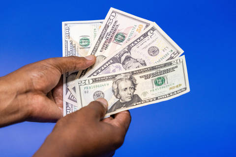 Bolsa bate novo recorde histórico e dólar cai para R$ 5,40, menor valor em mais de um ano