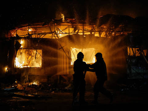 Firefighters work to put out a fire at the market hit by recent shelling, which local Russian-installed authorities called a Ukrainian military strike, in the course of Russia-Ukraine conflict in Donetsk, a Russian-controlled area of Ukraine, June 30, 2025. REUTERS/Alexander Ermochenko ORG XMIT: PPP-DON001