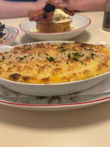 Torta de frango, uma espécie de escondidinho de batata com a ave, gratinada a lenha (R$ 56)