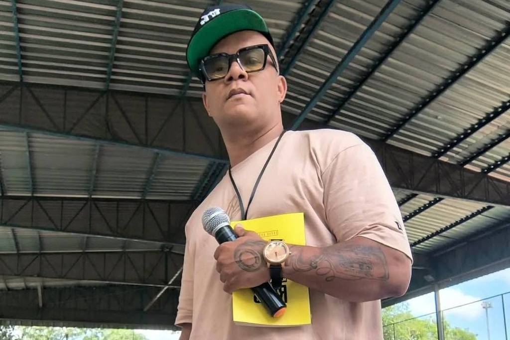 Projeto leva rap e poesia para escolas de São Paulo e busca incentivar interesse de jovens por escrita