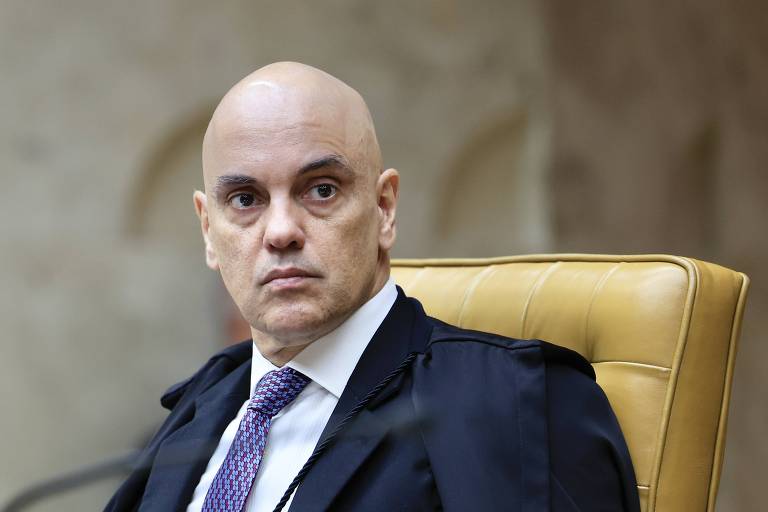 Moraes cita vídeo de Eduardo e diz que ele continua a interferir em ação contra Bolsonaro