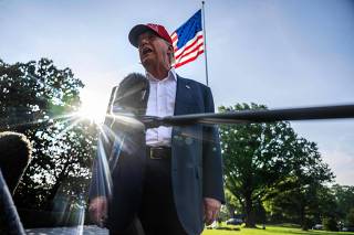 US President Donald Trump departs the White House en route to Florida