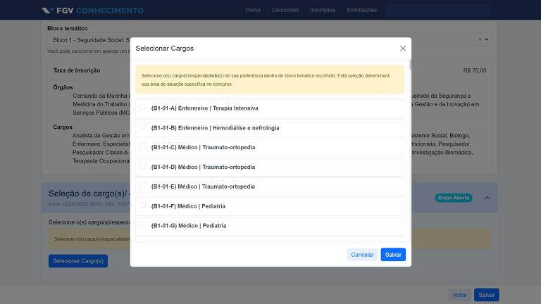 A imagem mostra uma interface de seleção de cargos em um sistema da FGV. Há um título no topo que diz 'Selecionar Cargos' e uma lista de opções de cargos disponíveis, incluindo 'Enfermagem', 'Medicina' e suas respectivas especialidades. A interface também possui botões para cancelar ou salvar a seleção. O fundo é predominantemente azul e branco, com informações organizadas em caixas.