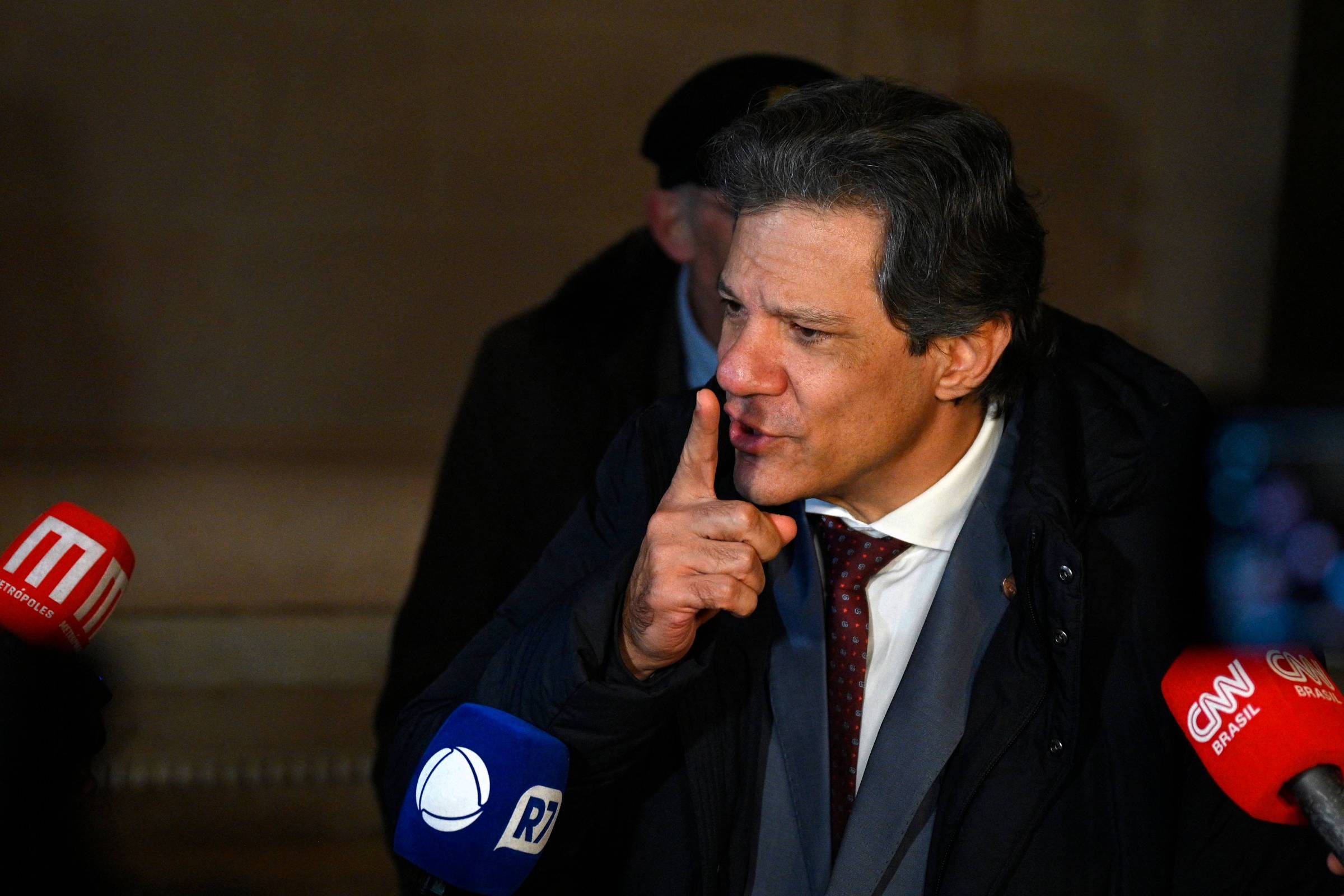 Haddad minimiza crise com o Congresso e diz que consulta sobre IOF é democrática