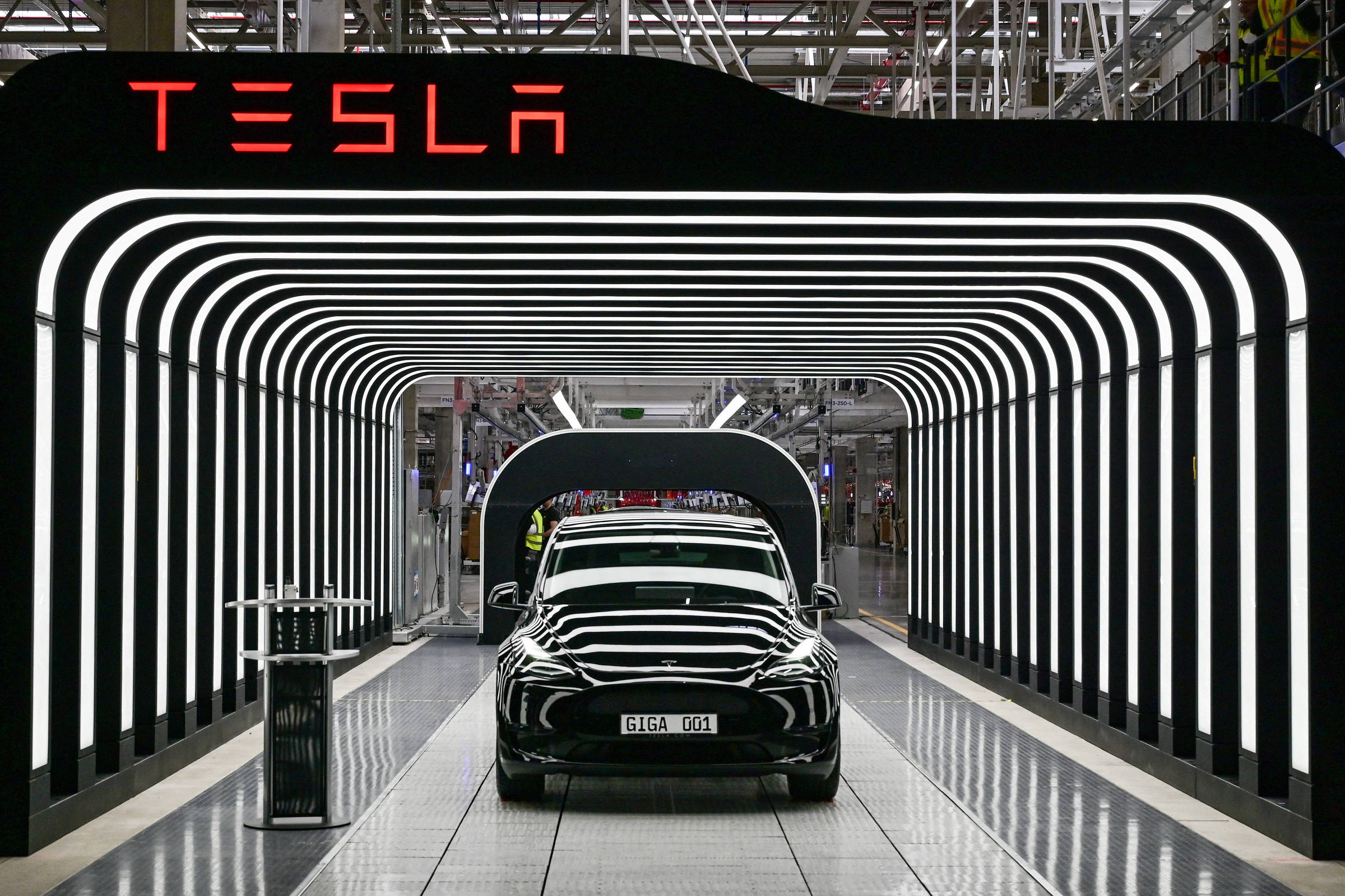 Tesla tem queda de 13% nas vendas no segundo trimestre; BYD cresce 42%