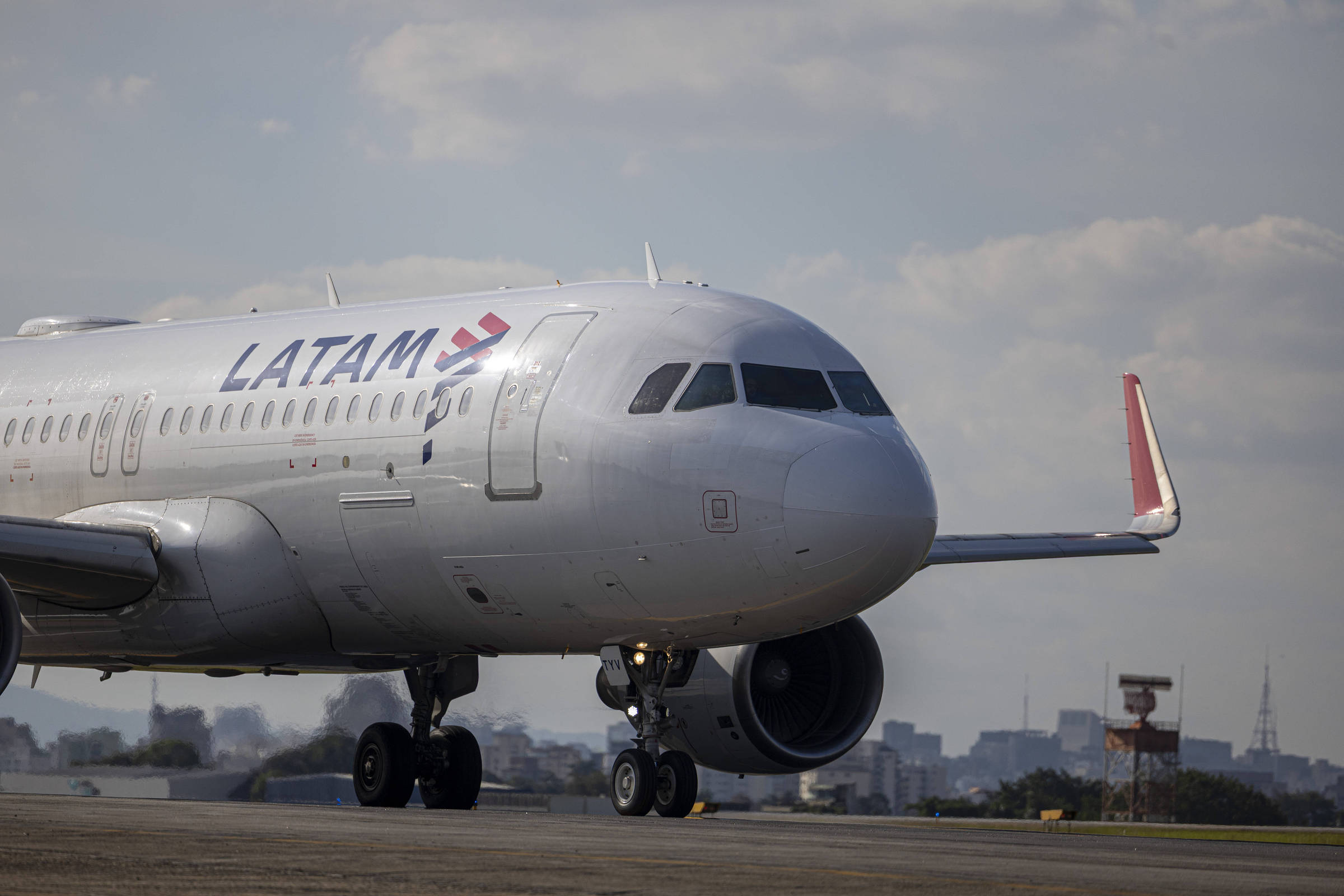 Latam passará a oferecer wi-fi em aviões de grande porte a partir de 2026