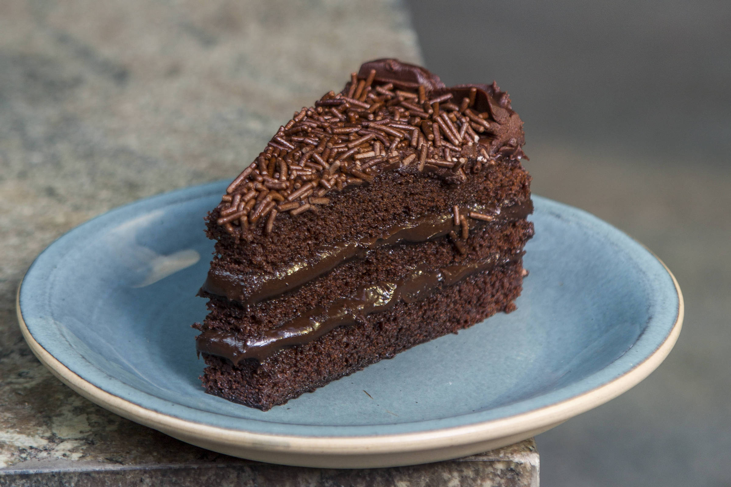 Veja receita de bolo de brigadeiro com café para o Dia do Chocolate