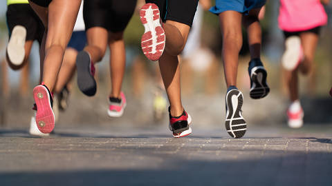 Running children, young athletes run in a kids run race,running. (Foto: Pavel1964/Adobe Stock)