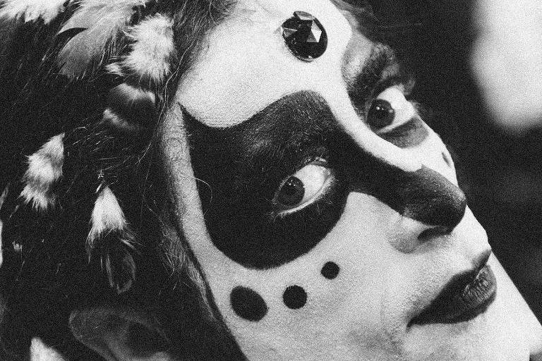 Quem se apresentou primeiro com os rostos pintados: Secos e Molhados ou Kiss?