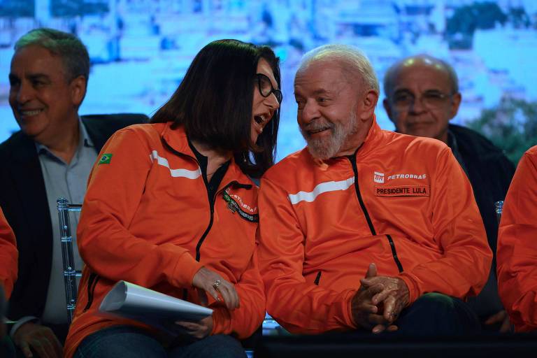 Lula diz que, se gasolina não baixar, governo será tratado como imbecil