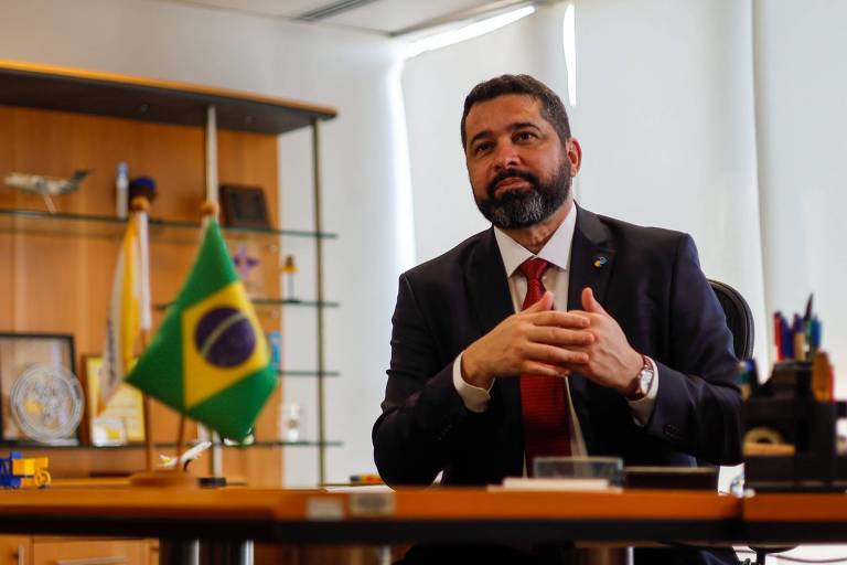 Presidente dos Correios entrega carta de demissão e deve encontrar Lula semana que vem