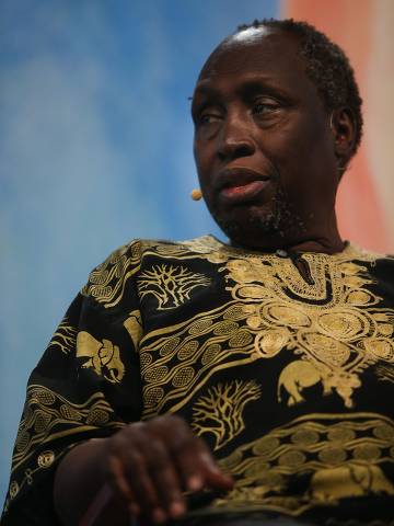 PARATY/RJ BRASIL. 03/07/2015 - Mesa  escrever ao Sul com mediacao de Angel gurria Quintana e participacao de Ngugi wa Thiong o  e Richard Flanagan no Terceiro dia da FLIP, Feira Literária de Paraty.(foto: Zanone Fraissat/FOLHAPRESS, ILUSTRADA)***EXCLUSIVO***