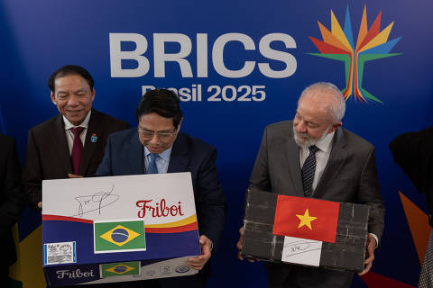 RIO DE JANEIRO, RJ, BRASIL, 05-07-2025: O presidente Luiz Inácio Lula da Silva, durante reunião bilateral com o Primeiro-Ministro da República Socialista do Vietnã, Pham Minh Chinh. Eles acertaram acordo de exportação de carne entre os dois países. (Foto: Eduardo Anizelli/Folhapress, POLÍTICA) ORG XMIT: BILATERAL BRICS - RJ