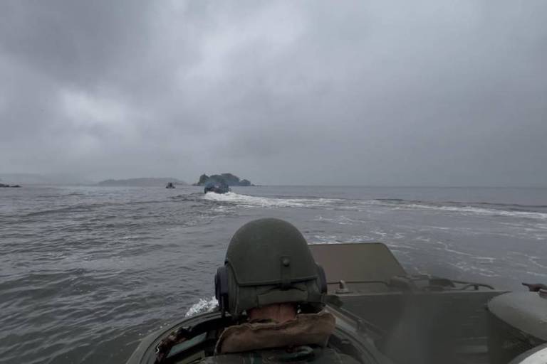 Depoimento: Blindado anfíbio da Marinha é claustrofóbico, barulhento e cheira a diesel