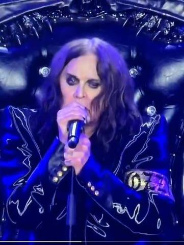 Ozzy Osbourne canta 'Mama, Im Coming Home' em seu show de despedida 