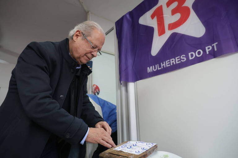 Dirceu é tietado em eleição do PT, projeta candidatura em 2026 e diz estudar revisão do mensalão